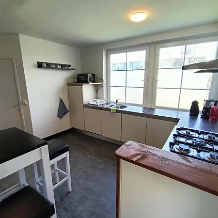 Stylish 3br - Rooftop Lounge - Big Kitchen Apartment *